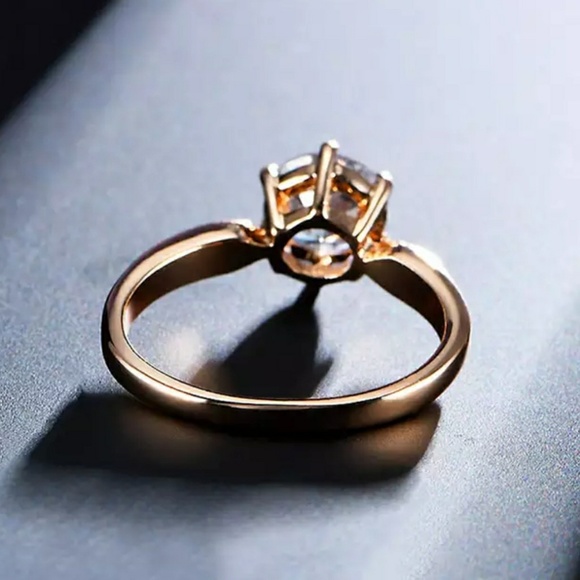18k Rose Gold Round Solitaire Engagement Ring - Picture 6 of 6